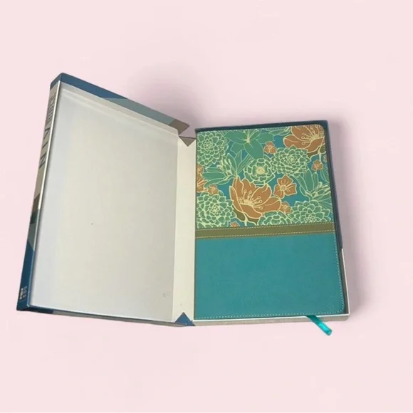 📖 NIV Thinline Bible - Large Print | Leathersoft Teal Floral Cover - Picture 2 of 8